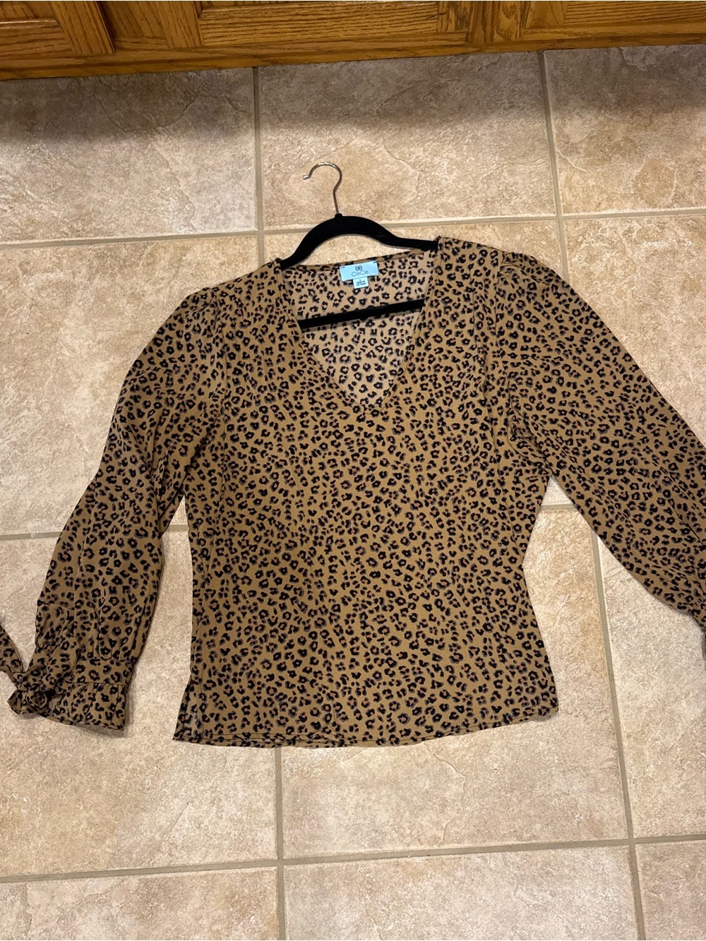 CeCe Leopard Print V-Neck Long Sleeve Top - Tan and Black